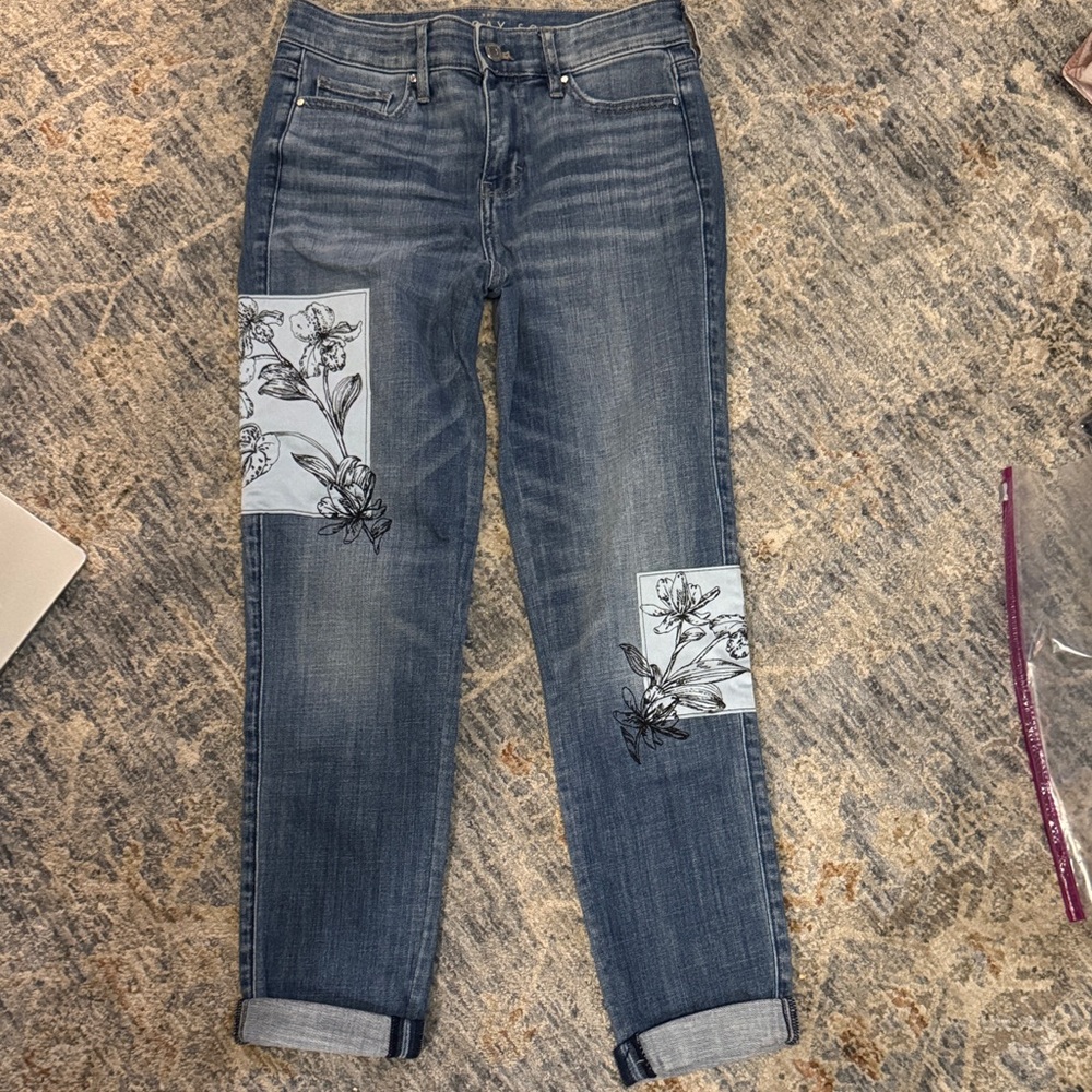 Floral Embroidered Blue Jeans - White House black market
